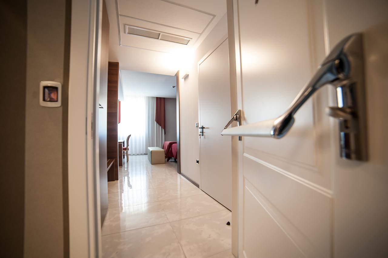 Family Center Hotel アーテナ・ルカーナ エクステリア 写真